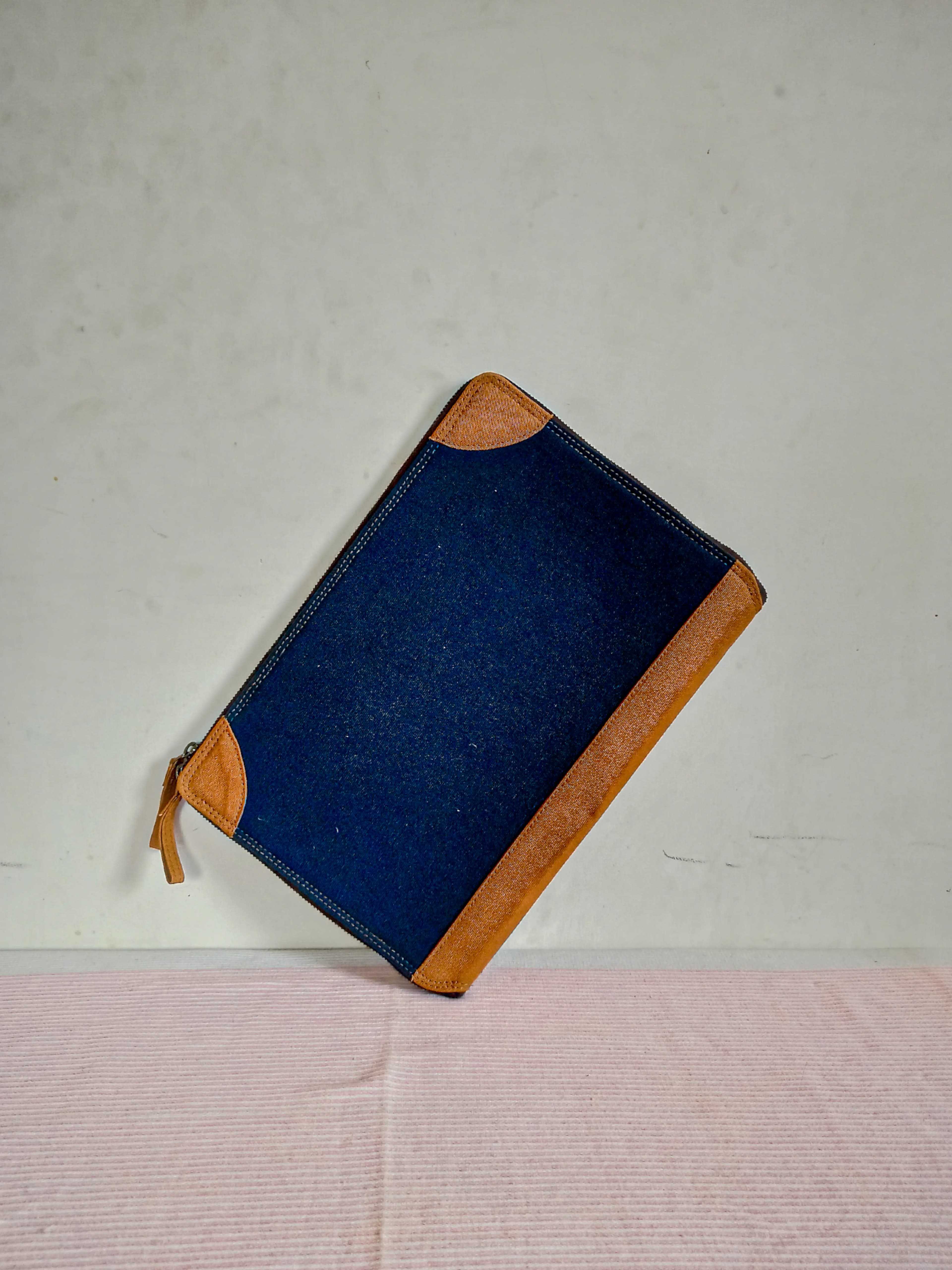 Blue Jute file skin khaki shade