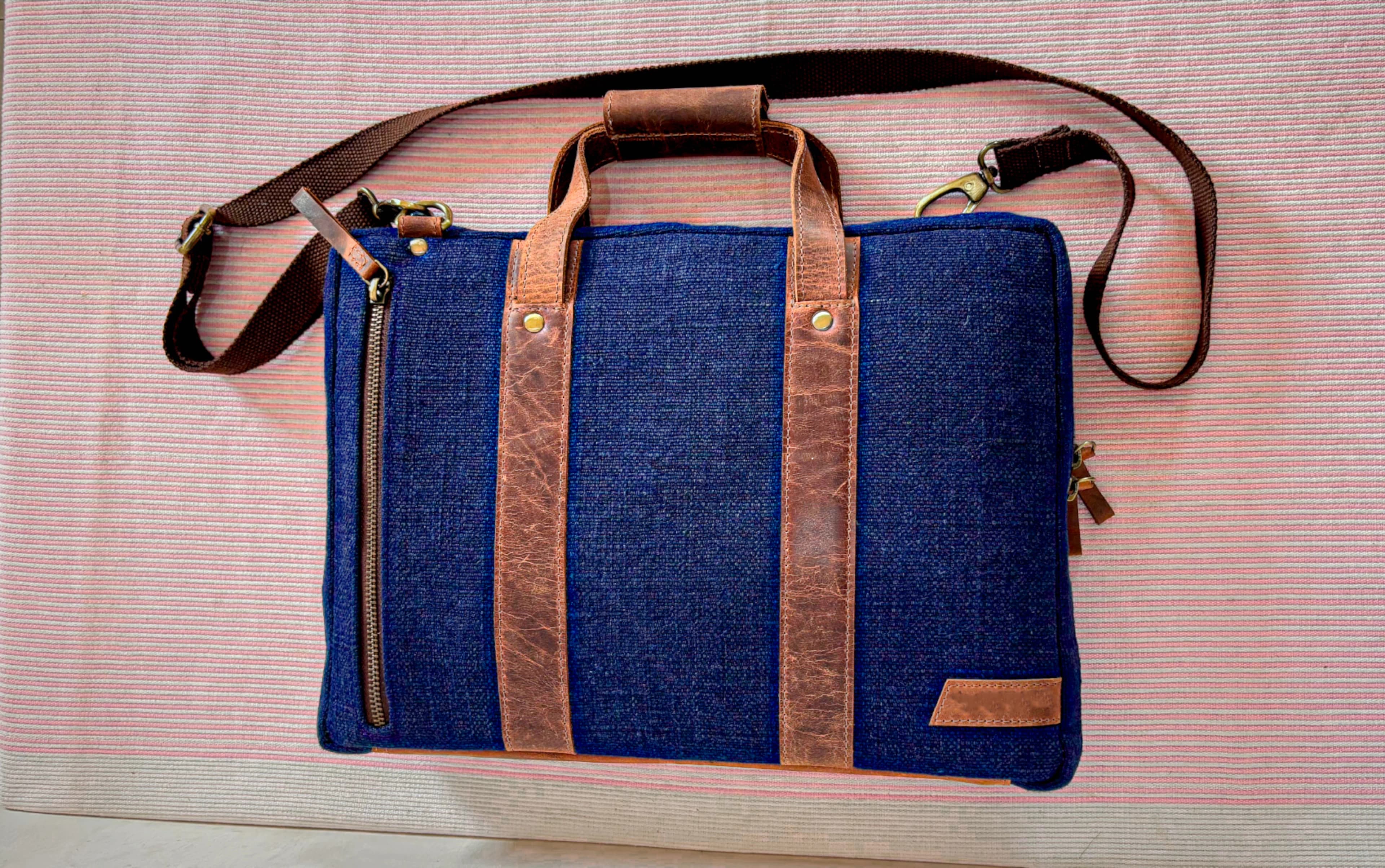 Laptop Navy blue